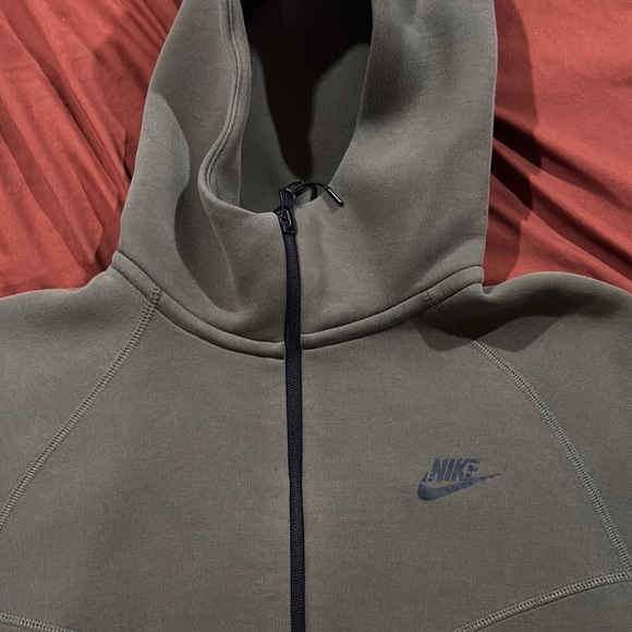 Nike Tech Jacket - Picture 2 of 6